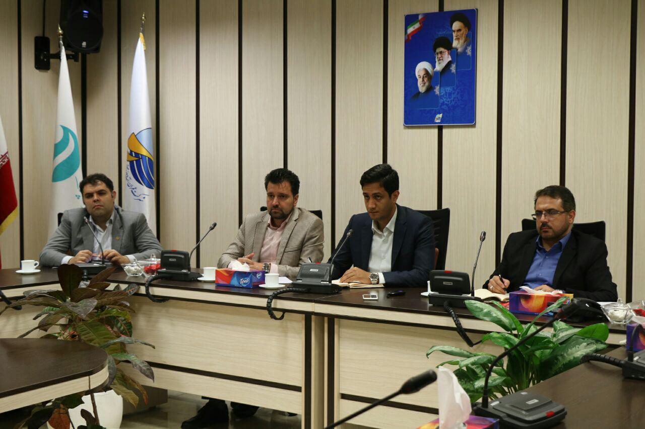 نشست صمیمانه سرپرست شرکت عمران، آب و خدمات منطقه آزاد کیش با هنرمندان کیشوند