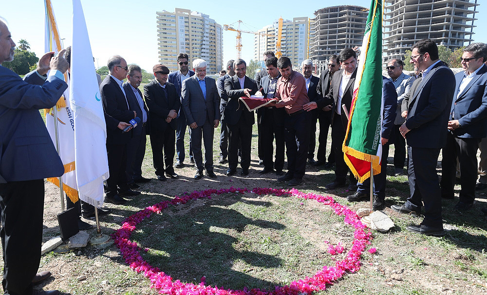 کلنگ احداث اولین هتل ۷ ستاره کشور، در جزیره کیش به زمین خورد