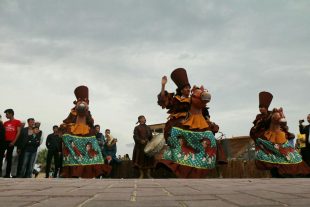 اجرای نمایش خیابانی در جشنواره نوروزی فروردین ۹۸ کیش/عباس دوست قرین