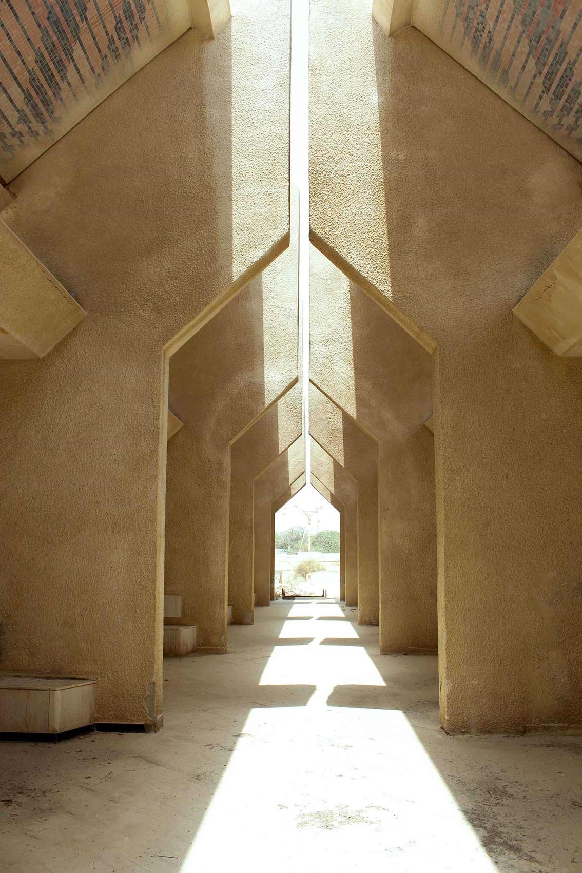 معرفی شیوه معماری معاصر کیش در دوره پهلوی