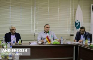 گزارش تصویری : نشست شاعران و علاقه مندان به ادبیات با افشین علا / عکس: نسرین فائق