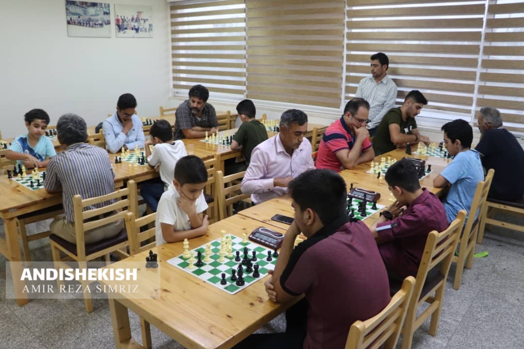گزارش تصویری : مسابقات شطرنج به مناسبت گرامیداشت هفته دفاع مقدس در کیش/عکس: امیررضا سیم ریز/امید خداوردیان