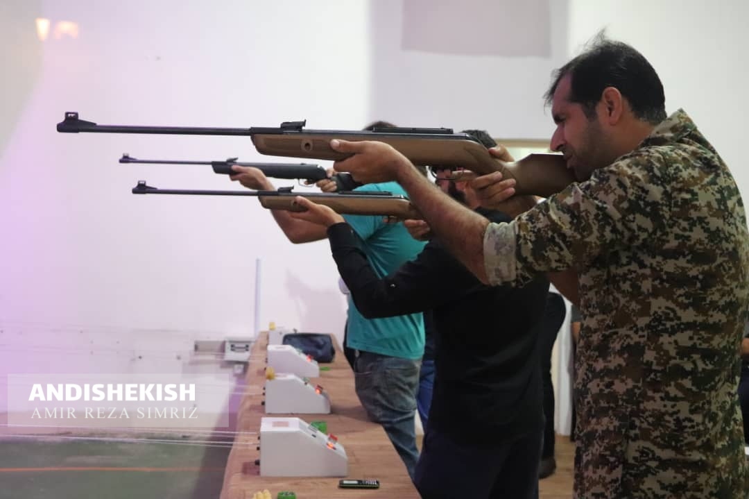گزارش تصویری : برگزاری مسابقات تیر اندازی با اسلحه بادی به مناسبت گرامیداشت هفته دفاع مقدس در جزیره کیش/عکس : امیر رضا سیم ریز