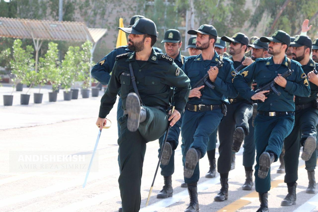 گزارش تصویری : صبحگاه مشترک نیروهای مسلح جزیره کیش به مناسبت هفته نیروی انتظامی/ عکس : امیررضا سیم ریز