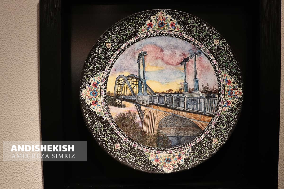 گزارش تصویری : نمایشگاه مینا کاری شیرین ذاکری در گالری میکا کیش / عکس : امیررضا سیم ریز گزارش تصویری : نمایشگاه مینا کاری شیرین ذاکری در گالری میکا کیش / عکس : امیررضا سیم ریز