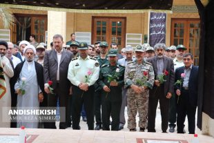 گزارش تصویری: عطر افشانی گلزار شهدای گمنام کیش و برگزاری زیارت عاشورا در اولین روز از هفته نیروی انتظامی/عکس : امیررضا سیم ریز
