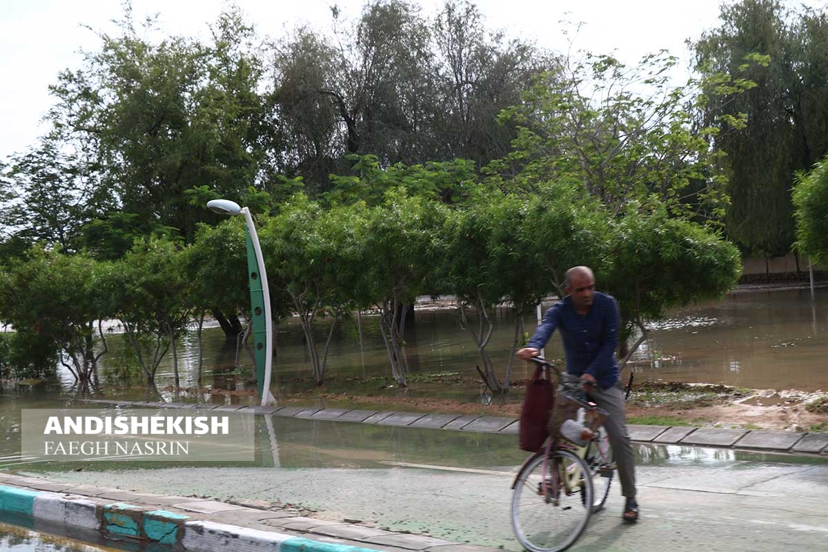گزارش کوتاه از وضعیت باران و آب گرفتگی دربعضی از مناطق جزیره کیش گزارش کوتاه از وضعیت باران و آب گرفتگی دربعضی از مناطق جزیره کیش
