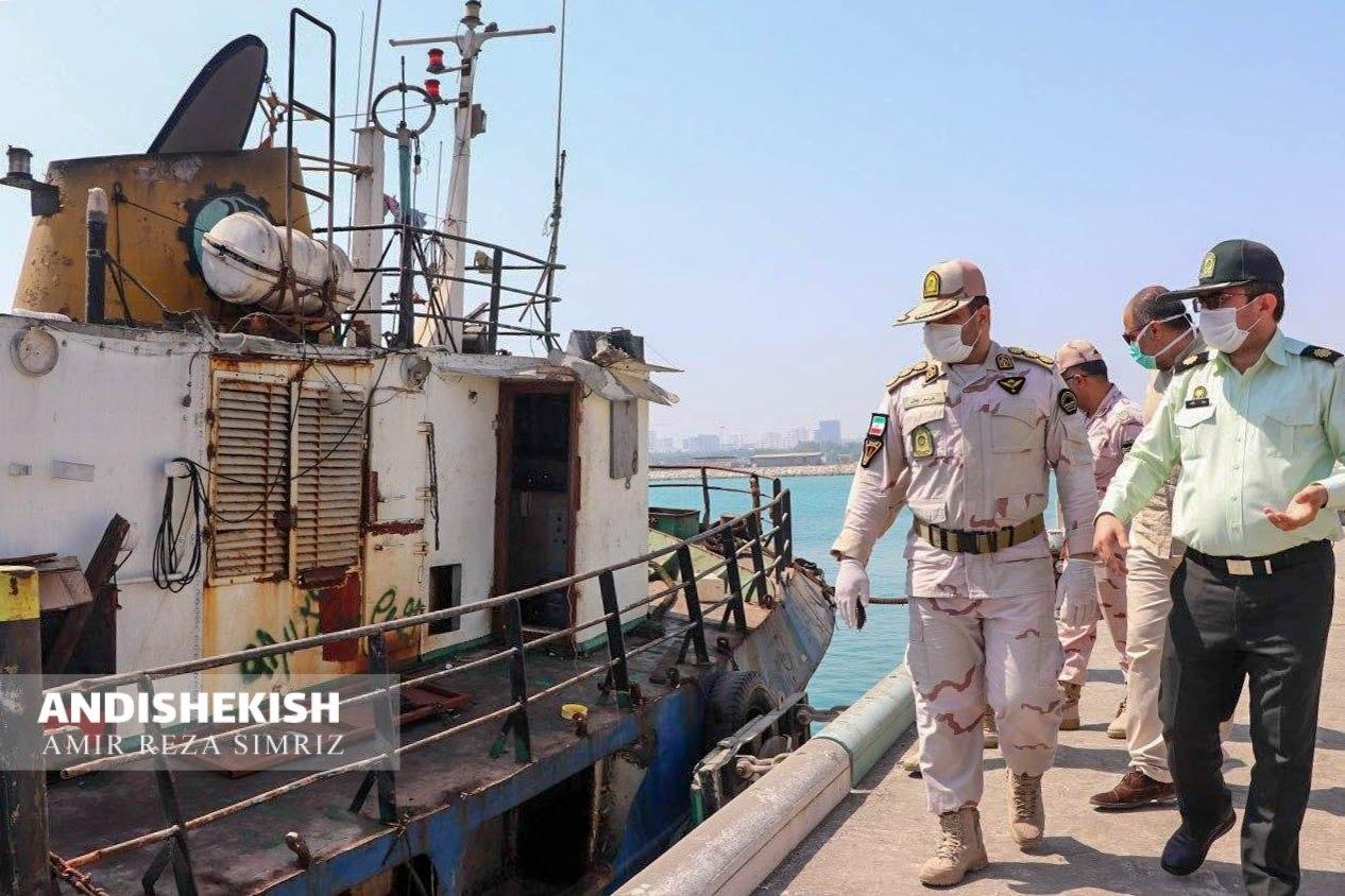توقیف یک شناور حامل سی و پنج هزار لیتر سوخت قاچاق در آبهای مرزی جزیره کیش