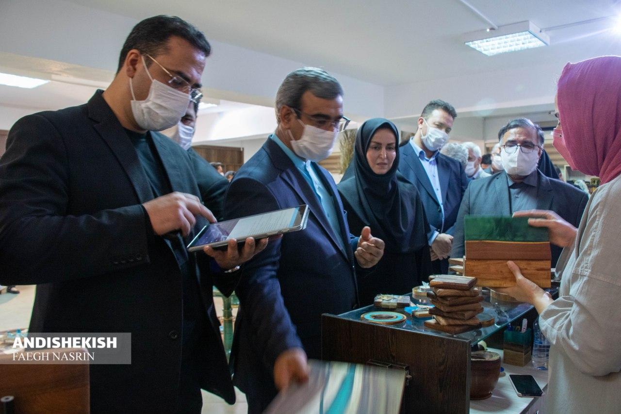 گزارش تصویری : گشایش نمایشگاه صنایع دستی بانوان هنرمند جزیره کیش /عکس: نسرین فائق - امیررضا سیم ریز گزارش تصویری : گشایش نمایشگاه صنایع دستی بانوان هنرمند جزیره کیش /عکس: نسرین فائق – امیررضا سیم ریز