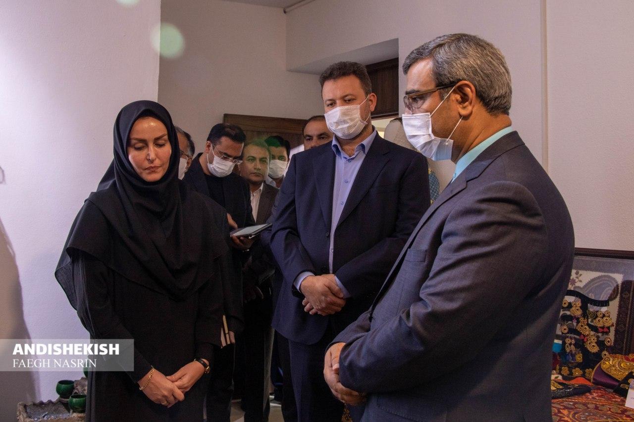 آیین گشایش نمایشگاه صنایع دستی بانوان هنرمند جزیره کیش آیین گشایش نمایشگاه صنایع دستی بانوان هنرمند جزیره کیش