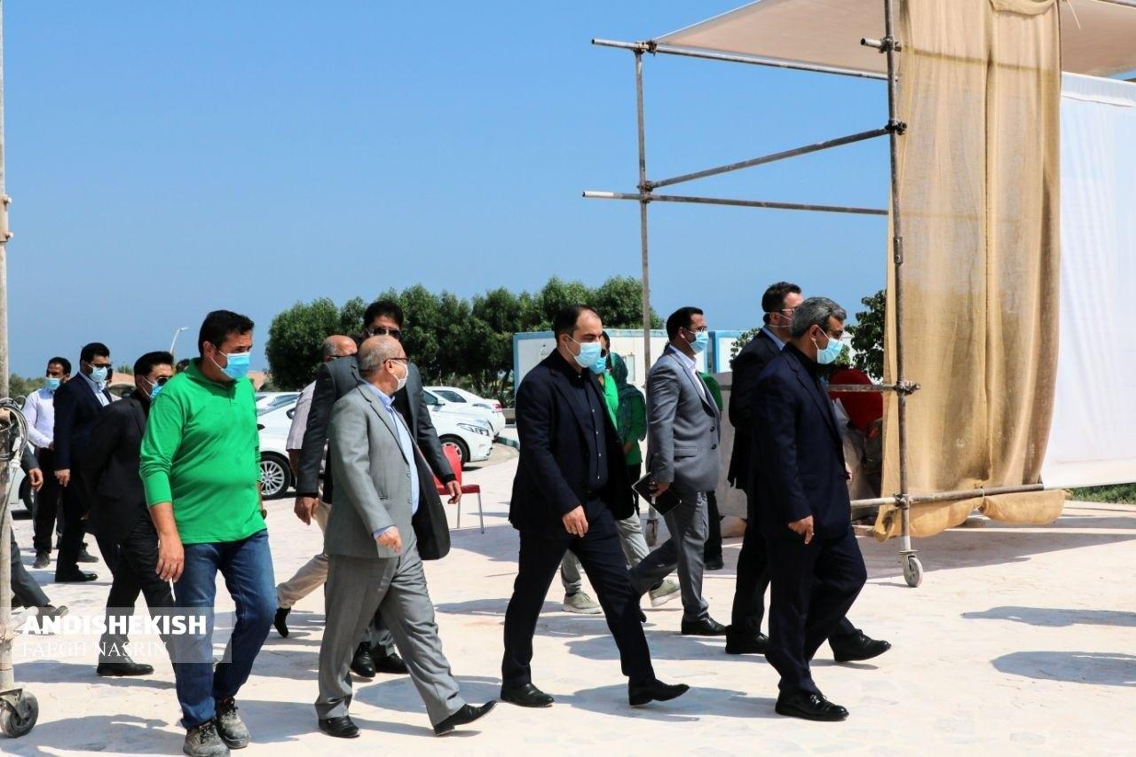 گزارش تصویری : مدیرعامل سازمان منطقه آزاد کیش از روند برگزاری سمپوزیوم مجسمه سازی هفت سنگ کیش / عکس : نسرین فائق گزارش تصویری : مدیرعامل سازمان منطقه آزاد کیش از روند برگزاری سمپوزیوم مجسمه سازی هفت سنگ کیش / عکس : نسرین فائق