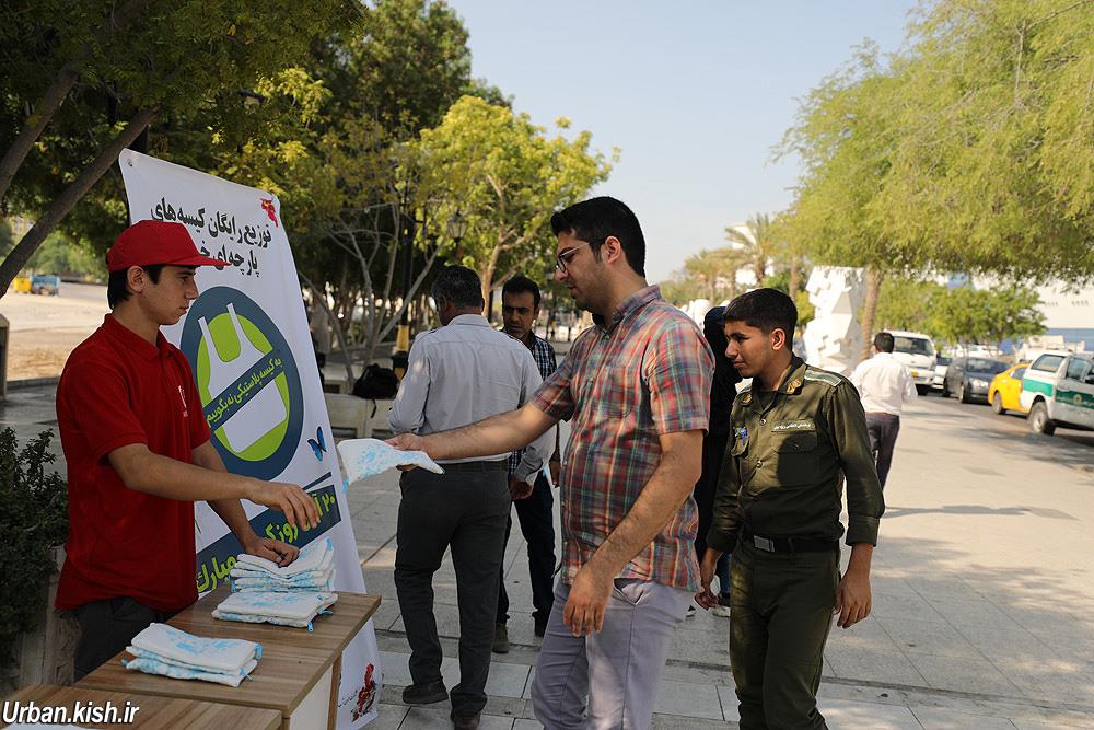 توزیع کیسه های خودرویی ویژه پسماند به مناسبت روز کیش