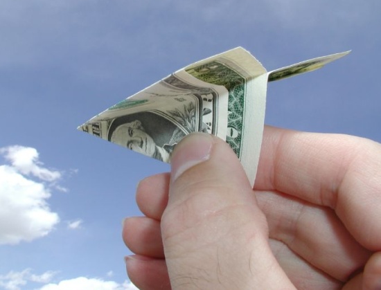 پرواز دلار، کیش و دل هایی که هر لحظه می لرزد